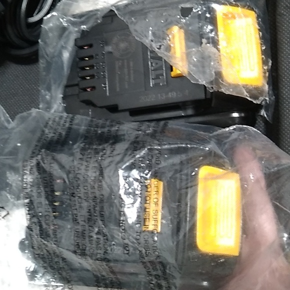 Dewalt 20V Combo Drill Sawzall 2 Batteries 1 Charger Only Sawzall Used - Picture 6 of 16